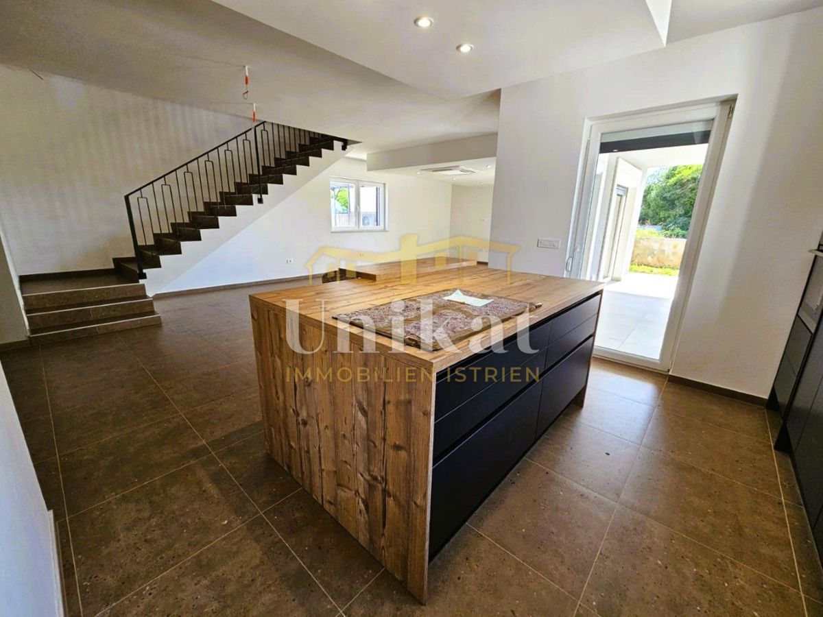 Nuova costruzione: casa con 3 camere da letto e piscina - vista mare